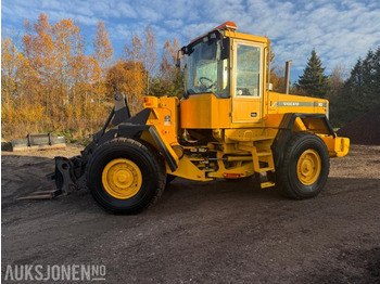 2001 Volvo L90D HJULLASTER SERVICEHISTORIKK 3.FUNKSJON PALLEGAFFEL 12716 TIMER. - Ελαστιχοφόρος φορτωτής