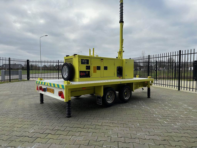Βιομηχανική γεννήτρια Atlas-Copco Unique generator with light pole on trailer!: φωτογραφία 8