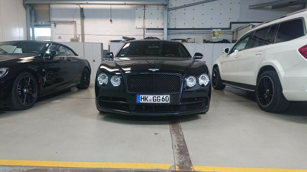Αυτοκίνητο Bentley Flying Spur V8 all Black: φωτογραφία 3