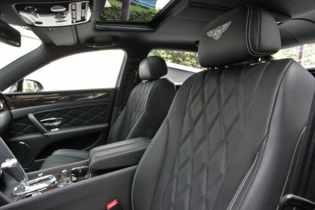 Αυτοκίνητο Bentley Flying Spur V8 all Black: φωτογραφία 10
