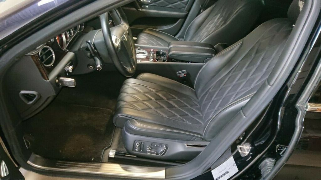Αυτοκίνητο Bentley Flying Spur V8 all Black: φωτογραφία 7