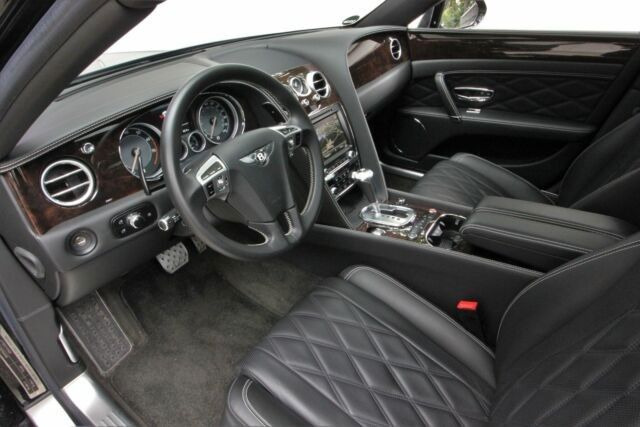 Αυτοκίνητο Bentley Flying Spur V8 all Black: φωτογραφία 9