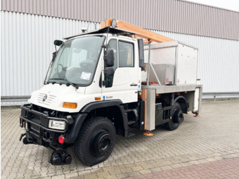 Φορτηγό με εναέρια πλατφόρμα UNIMOG U400