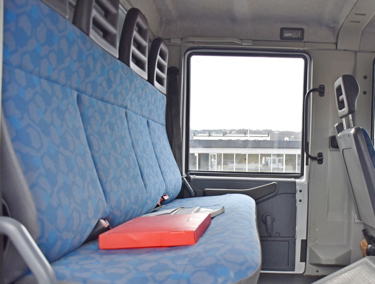 Φορτηγό με ανοιχτή καρότσα, Φορτηγό με γερανό IVECO Eurocargo 130E18: φωτογραφία 12