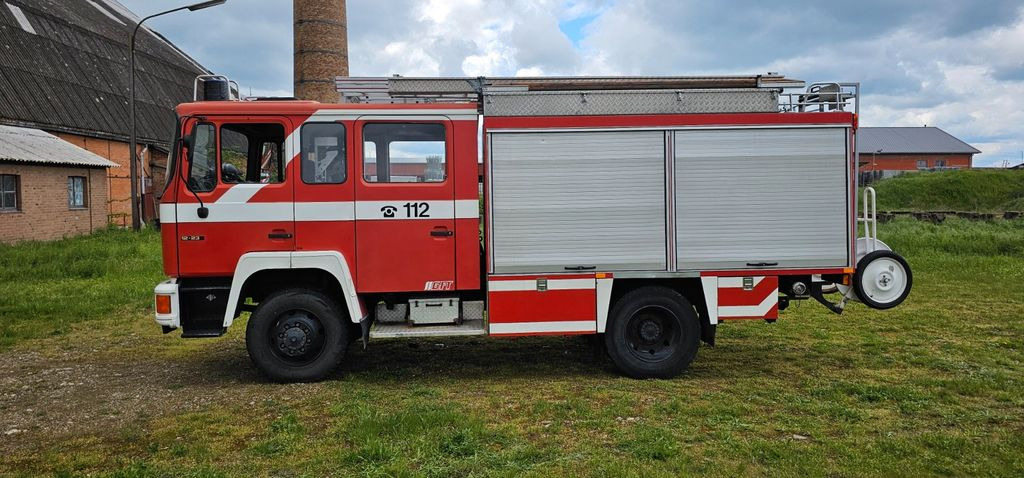 Πυροσβεστικό όχημα MAN 12.232 Allrad Feuerwehr mit Sperren: φωτογραφία 3