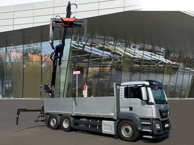 Φορτηγό με ανοιχτή καρότσα, Φορτηγό με γερανό MAN TGS 26.420 Flatbed + crane 6x2: φωτογραφία 6