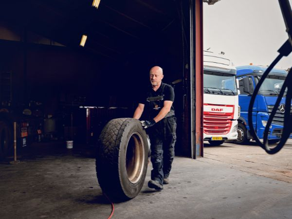 Hesselink Trucks B.V. - Οχήματα προς πώληση undefined: φωτογραφία 4