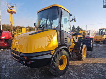 Ελαστιχοφόρος φορτωτής JCB 406 B: φωτογραφία 3