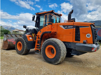 Ελαστιχοφόρος φορτωτής DOOSAN DL300