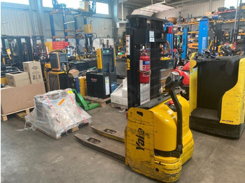 Μηχάνημα στοίβαξης YALE