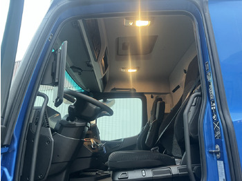 Interior photo 1: Leasing Mercedes-Benz Actros 1843 LS 4x4 HAD Actros 1843 LS 4x4 HAD, HydroDrive, MirrorCam, MultimediaCockpit Mercedes-Benz Actros 1843 LS 4x4 HAD Actros 1843 LS 4x4 HAD, HydroDrive, MirrorCam, MultimediaCockpit
