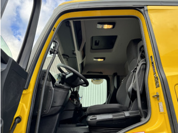 Interior photo 1: Καινούριο Φορτηγό φόρτωσης γάντζου Mercedes-Benz Arocs 2642 L 6x2 Arocs 2642 L 6x2/42, Liftachse, Hiab 21S56 bis 6.5m Container