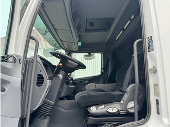 Interior photo 1: Φορτηγό κόφα Mercedes-Benz Axor 1833 L 4x2 Axor 1833 L 4x2, Getränkekoffer
