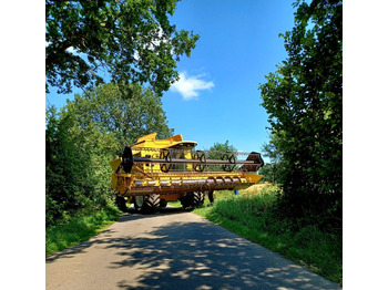 Θεριζοαλωνιστική μηχανή NEW HOLLAND TX series