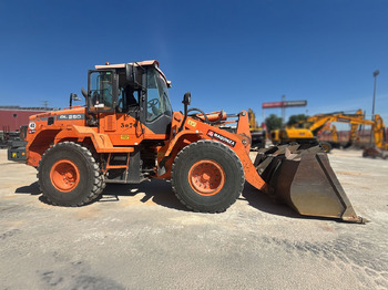 Ελαστιχοφόρος φορτωτής DOOSAN DL250