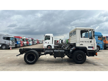 Φορτηγό σασί MAN 18.232 (MANUAL PUMP / 6 CYLINDER / POMPE MANUELLE / LAMES / STEEL SUSPENSION): φωτογραφία 3