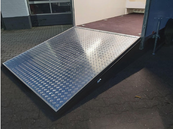 Ρυμουλκούμενο τροχόσπιτο Koffer Sport Camp TFS 360.01 360x200x210cm aero Seitentür Heckrampe Fenster Bett (L) 100kmH 1300kg: φωτογραφία 4 Ρυμουλκούμενο τροχόσπιτο Koffer Sport Camp TFS 360.01 360x200x210cm aero Seitentür Heckrampe Fenster Bett (L) 100kmH 1300kg: φωτογραφία 4