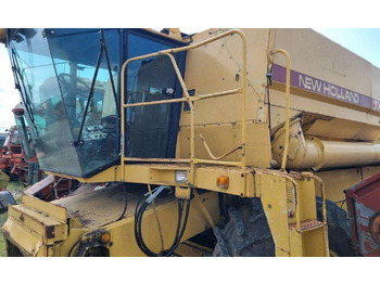 Θεριζοαλωνιστική μηχανή New Holland TX36: φωτογραφία 2