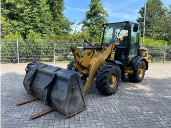 Ελαστιχοφόρος φορτωτής CATERPILLAR