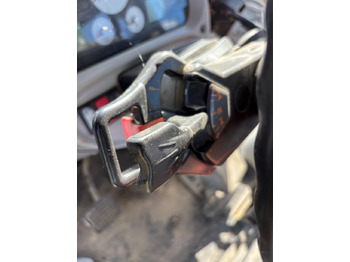 Καμπίνα και εσωτερικό MASSEY FERGUSON