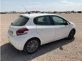 Αυτοκίνητο Peugeot 208 Signature PureTech 82: φωτογραφία 3