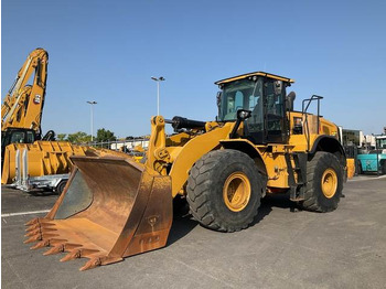 Ελαστιχοφόρος φορτωτής CATERPILLAR 966M