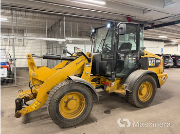 Ελαστιχοφόρος φορτωτής CATERPILLAR 906M