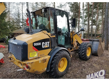 Ελαστιχοφόρος φορτωτής CATERPILLAR 906M