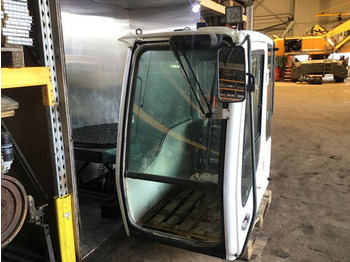 Καμπίνα και εσωτερικό LIEBHERR