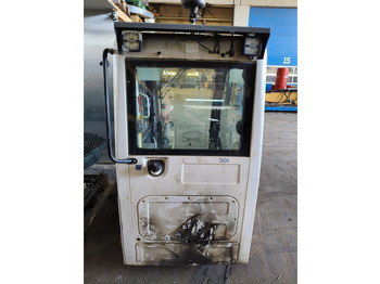 Καμπίνα και εσωτερικό LIEBHERR