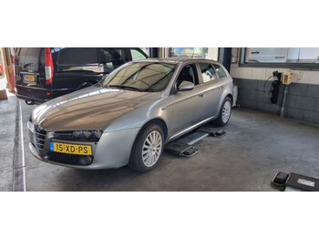 Αυτοκίνητο Alfa Romeo 159. Sportwagon 1.9 JTS Distinctive: φωτογραφία 1
