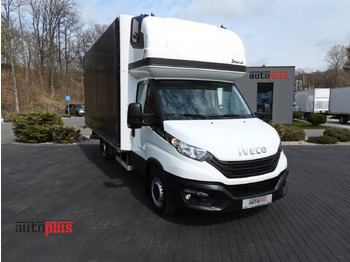 Επαγγελματικό αυτοκίνητο με μουσαμά IVECO Daily 35s18