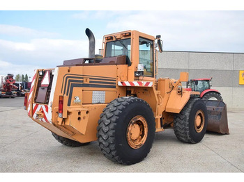 Ελαστιχοφόρος φορτωτής CASE