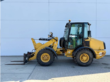 Ελαστιχοφόρος φορτωτής CATERPILLAR 906H