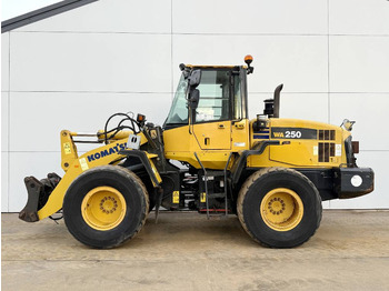 Ελαστιχοφόρος φορτωτής KOMATSU WA250