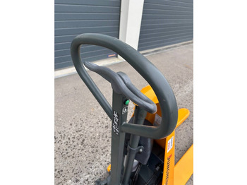 Μηχάνημα στοίβαξης Jungheinrich Scherenhubwagen AMX 10e: φωτογραφία 3 Μηχάνημα στοίβαξης Jungheinrich Scherenhubwagen AMX 10e: φωτογραφία 3