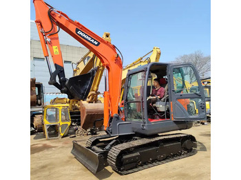 Ερπυστριοφόρος εκσκαφέας DOOSAN DX60W