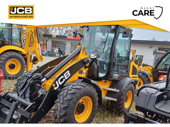 Ελαστιχοφόρος φορτωτής JCB 409