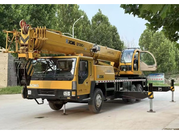 Τηλεσκοπικός γερανός XCMG XCT30