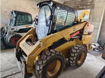 Φορτωτής πλάγιας ολίσθησης CATERPILLAR