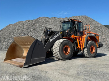 Ελαστιχοφόρος φορτωτής DOOSAN