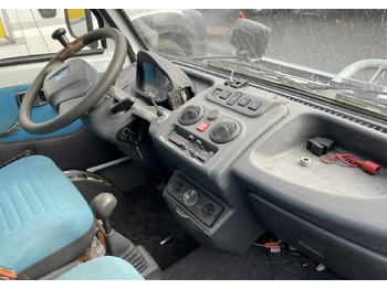 Leasing  Piaggio Piaggio PFAU Wywrotka 4X4 posypywarka odśnieżarka pług 2009 Piaggio Piaggio PFAU Wywrotka 4X4 posypywarka odśnieżarka pług 2009: φωτογραφία 3