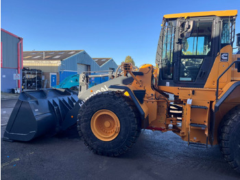 Ελαστιχοφόρος φορτωτής HYUNDAI