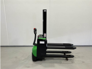 Μηχάνημα στοίβαξης CESAB