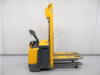 Μηχάνημα στοίβαξης JUNGHEINRICH