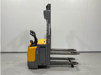 Μηχάνημα στοίβαξης JUNGHEINRICH