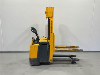 Μηχάνημα στοίβαξης JUNGHEINRICH