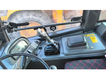 Ελαστιχοφόρος φορτωτής Preferential Price Used Volvo L20F Small Skid Steer Loader Secondhand VOLVO L20f Mini Wheel Loader in Good Condition for Sale: φωτογραφία 5 Ελαστιχοφόρος φορτωτής Preferential Price Used Volvo L20F Small Skid Steer Loader Secondhand VOLVO L20f Mini Wheel Loader in Good Condition for Sale: φωτογραφία 5