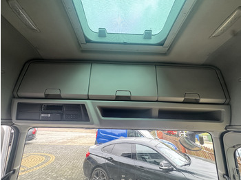 Καμπίνα και εσωτερικό FORD