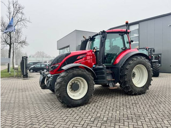 Τρακτέρ VALTRA T144